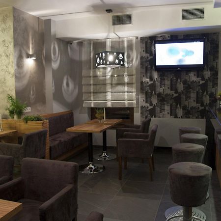 Hotel Vis A Vis Oleśnica Esterno foto