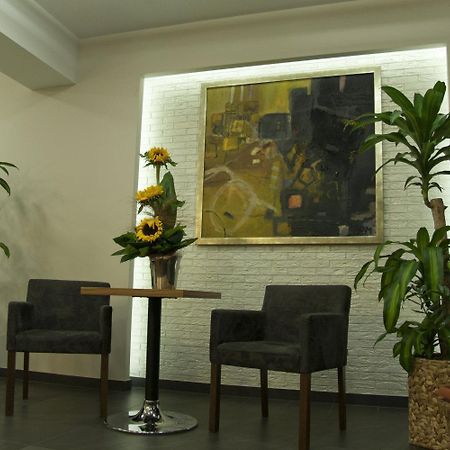 Hotel Vis A Vis Oleśnica Esterno foto
