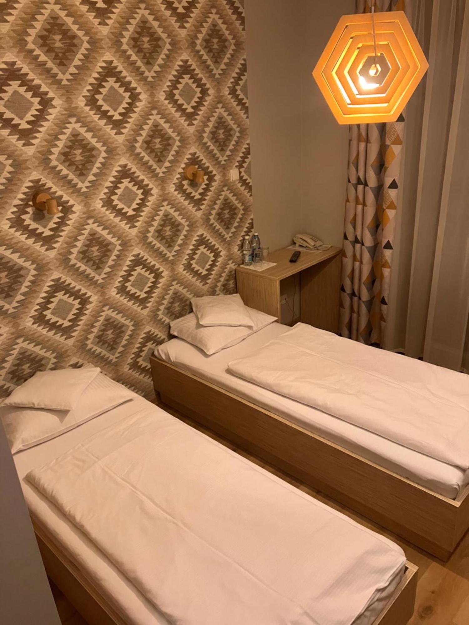 Hotel Vis A Vis Oleśnica Esterno foto