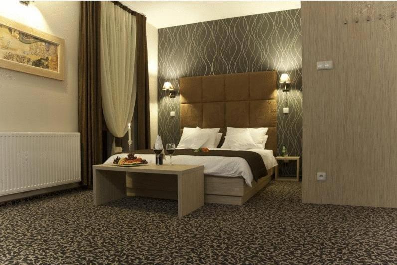 Hotel Vis A Vis Oleśnica Esterno foto