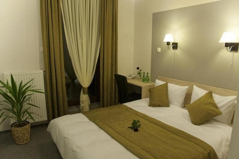 Hotel Vis A Vis Oleśnica Esterno foto